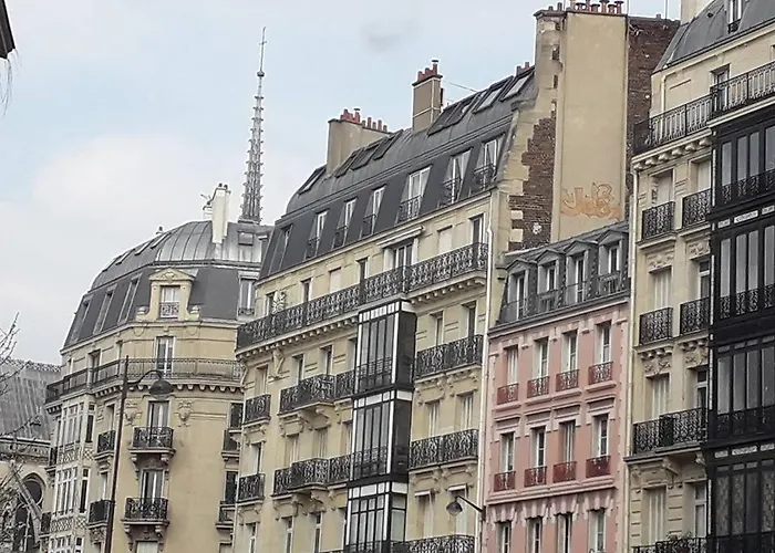 Coeur De Paris Notre Dame Studio Tout Equipe Type Cabine Dernier Etage Ascenseur Climatisation